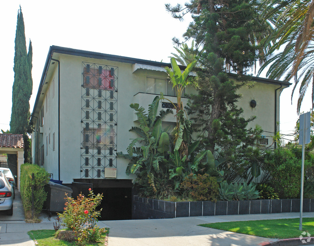 Building Photo - 8421 Clinton St