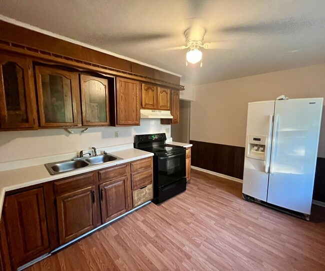Building Photo - Three bedroom house in Alton