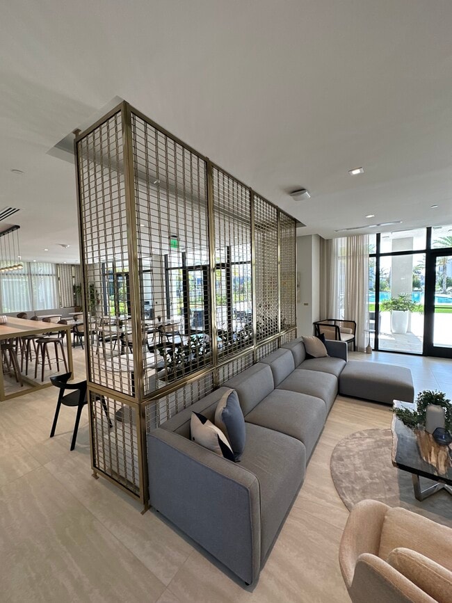 Foto del edificio - 7230 W 2nd Ln