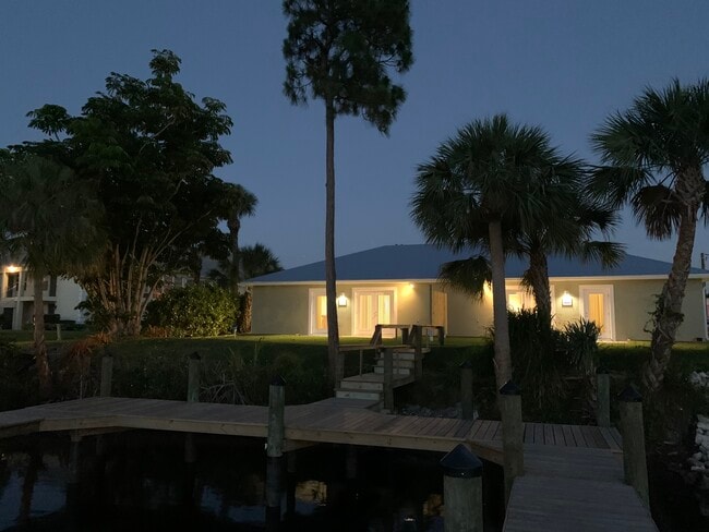 Building Photo - 928 NW Spruce Ridge Dr