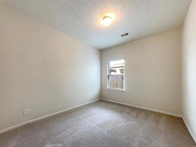 Building Photo - 6918 Hazelnut Ln