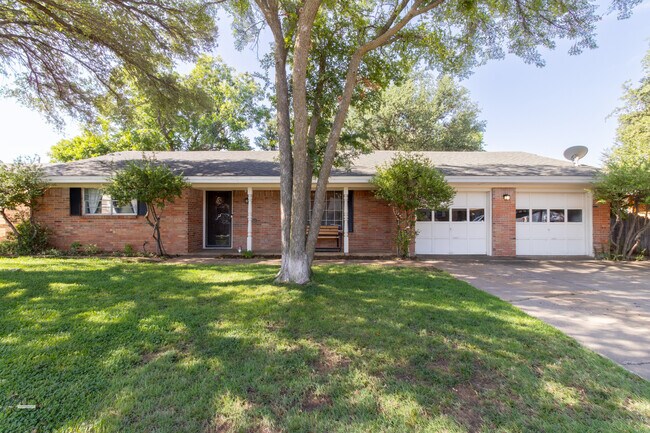 Foto del edificio - 1535 Primrose Dr
