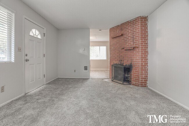 Foto del edificio - Great duplex downtown that also includes p...