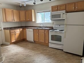 Building Photo - 384 Saint Paul St