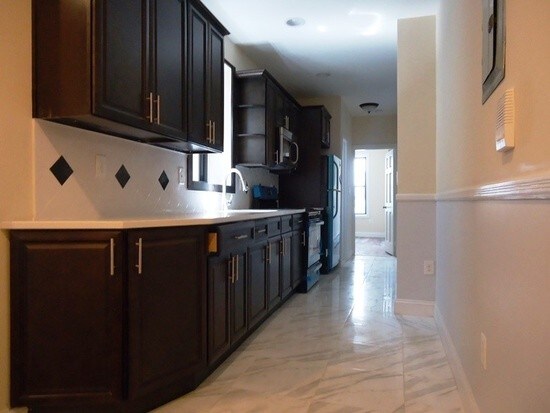 Building Photo - 431 Marion St