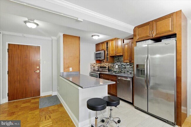 Building Photo - 730 24th St NW