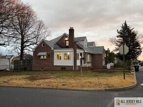 Building Photo - 18 Fountain St