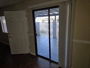 Building Photo - 1104 Willow Tree Dr