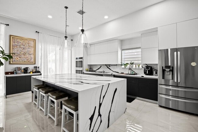 Foto del edificio - 7056 Lombardy St