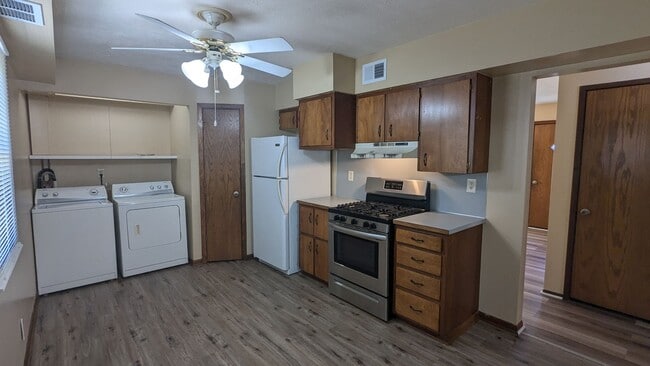 Building Photo - 3-bedroom in Lewis Central