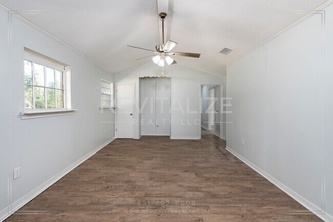 Foto del edificio - Updated 4 Bed 2 Bath Brick Home in West Mo...