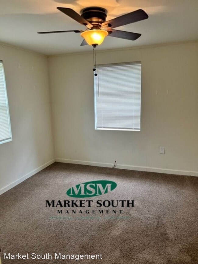 Building Photo - 3 br, 1 bath House - 2125 Iowa Street