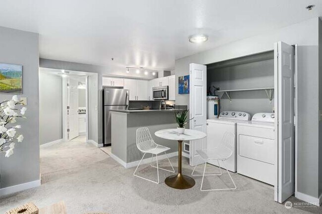 Foto del edificio - 8745 Greenwood Ave N