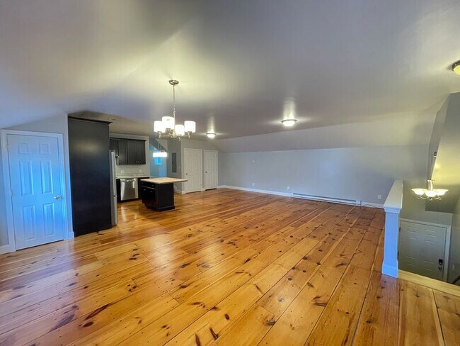 Building Photo - 16 Crystal Ave