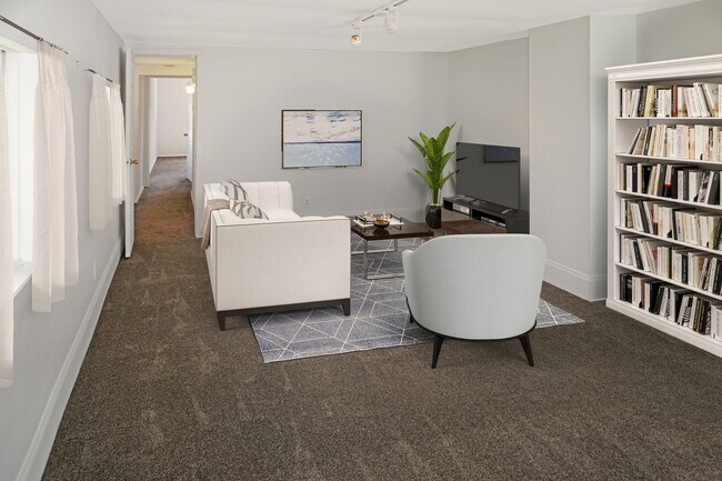 Building Photo - 3 Bed / 1 Bath - Split Level House with Re...