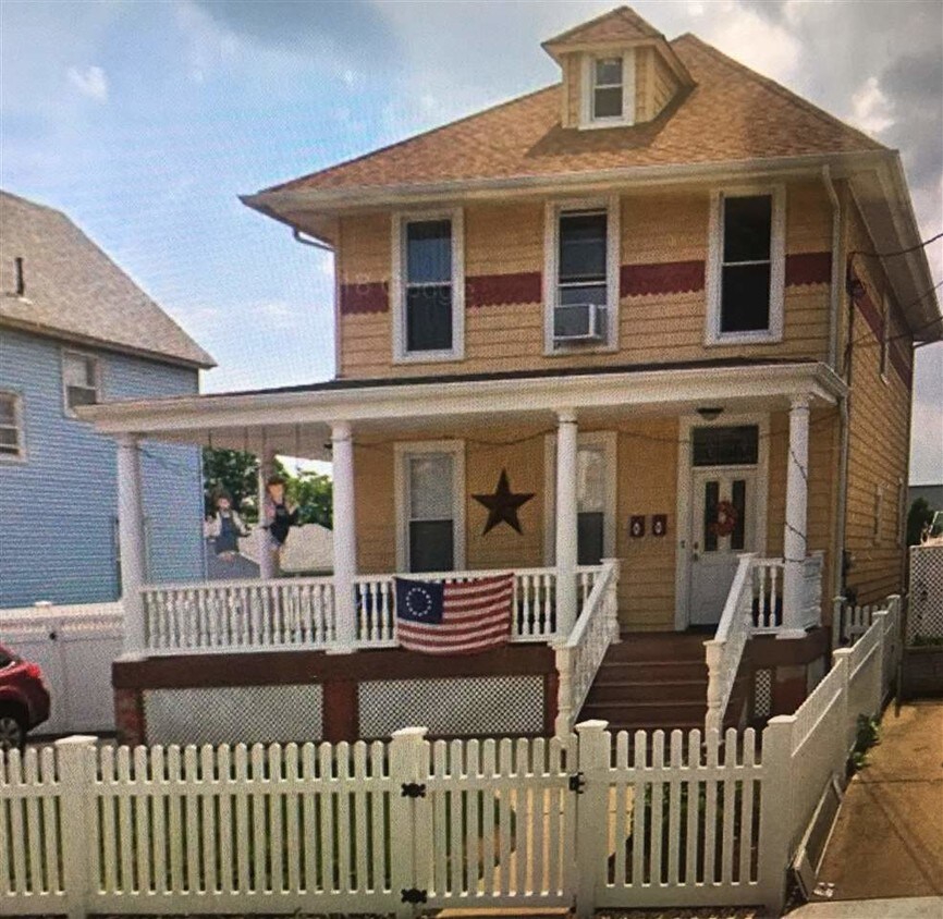 Primary Photo - 267 Maple St