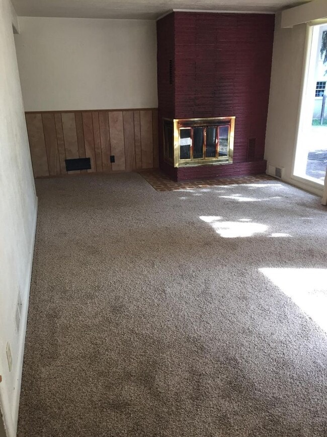 Building Photo - 1610 Peterson Pl