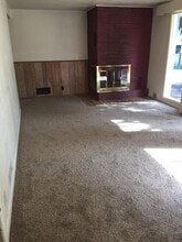 Building Photo - 1610 Peterson Pl