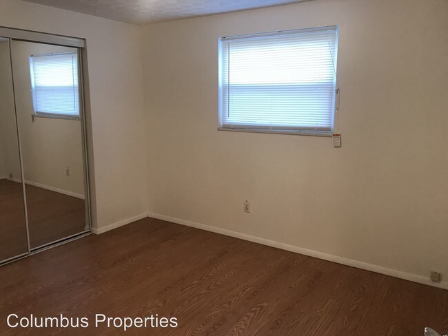 Building Photo - 3353 Robin Hill Ct E