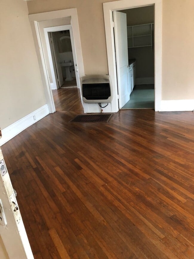 Foto del edificio - University Gardens 1BR/1BA unit in Triplex