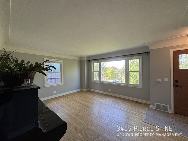 Building Photo - 3455 Pierce St NE