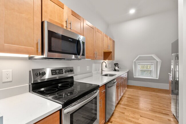 Building Photo - 169 Hunnewell Ave