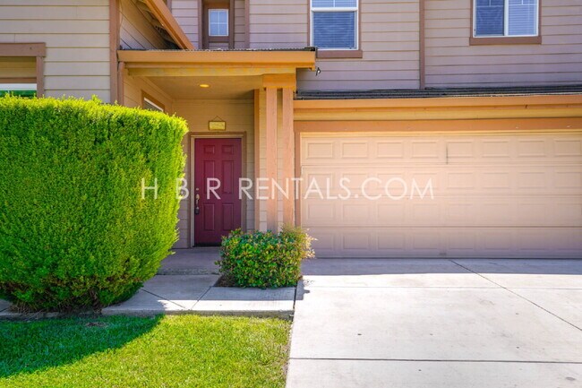 Foto del edificio - Charming 4-Bed, 2.5-Bath Home in Tracy’s E...