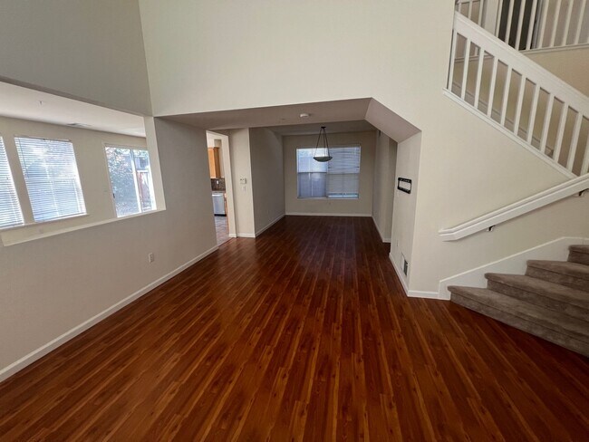 Building Photo - Spacious 4 bed 2.5 bath home in Sunnyvale.