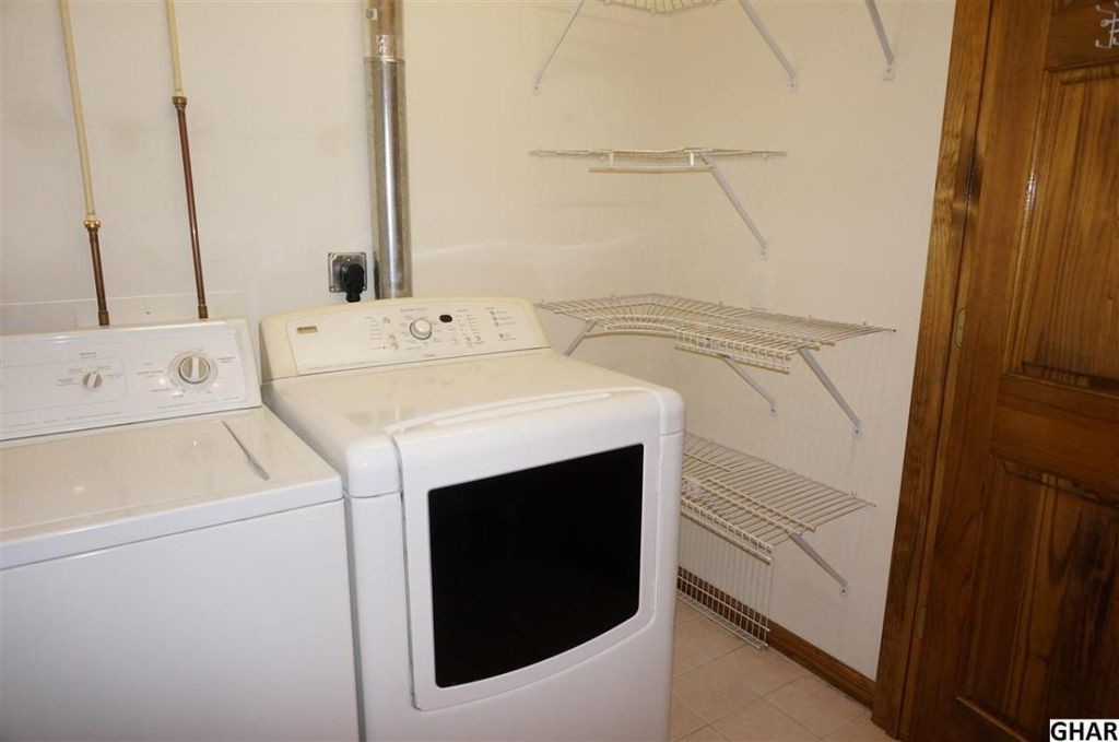 1416 Lawton St Unit B, Harrisburg, PA 17102 Room for Rent in