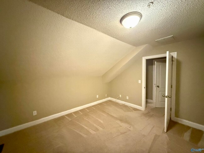 Building Photo - 472 Shamrock Dr