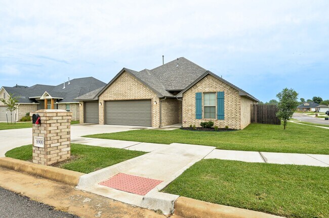 Building Photo - Spacious 3-Bedroom Home on a Corner Lot in...