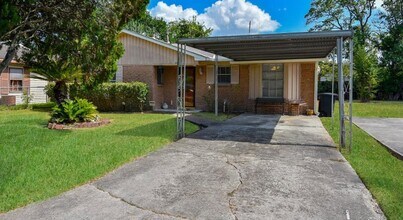 Building Photo - 2116 Godfrey St