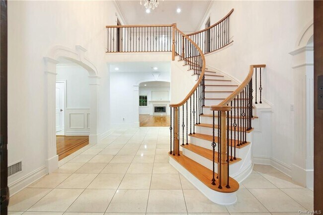 Building Photo - 193 Saxon Woods Rd