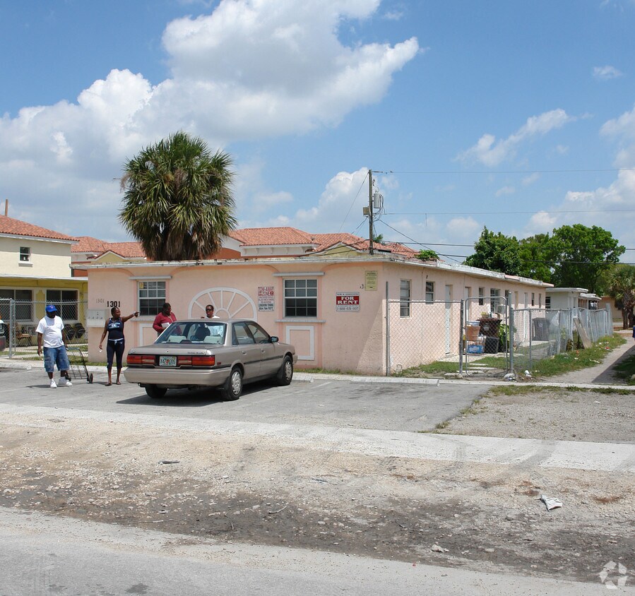 Building Photo - 1301-1305 NW 2nd St