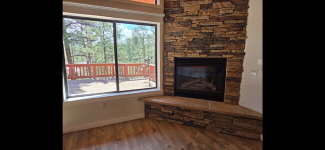 Building Photo - 1011 Hillside Dr