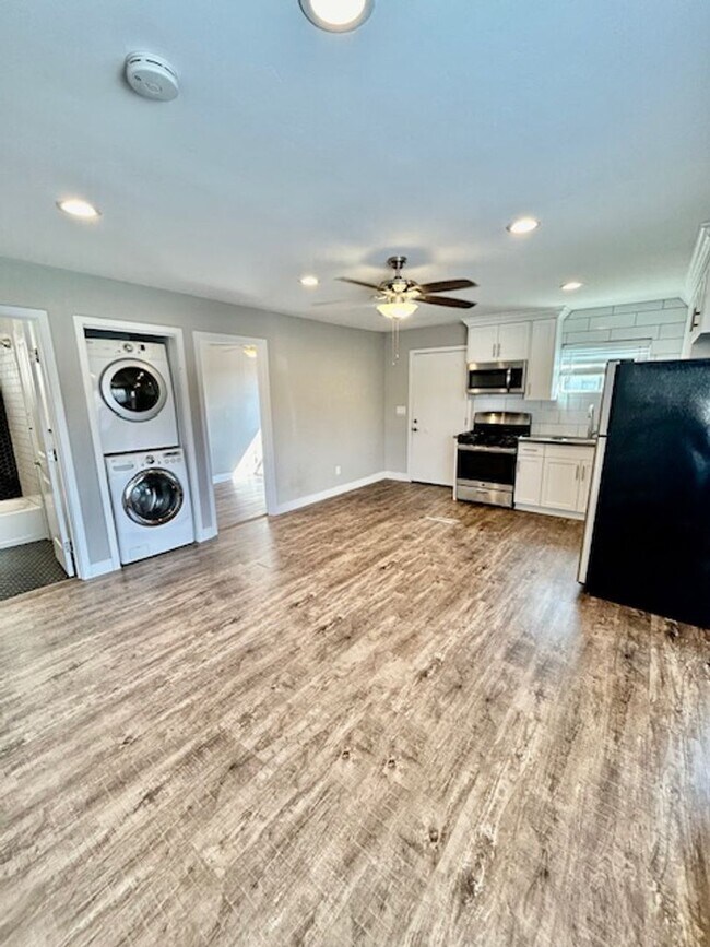 Foto del edificio - Beautiful Renovated 2bd with Yard
