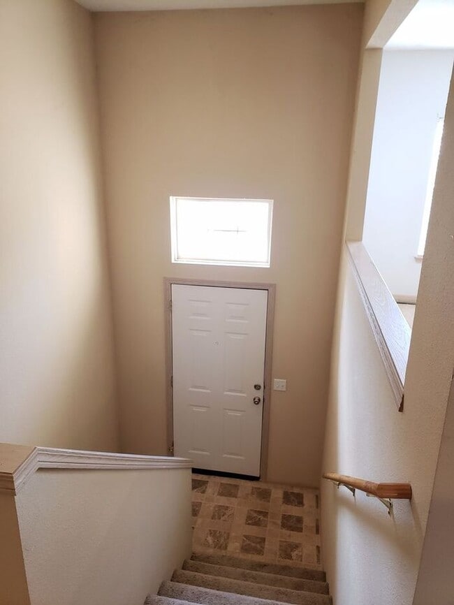 Foto del edificio - Beautiful Gardner Townhome-Available in MAY!!