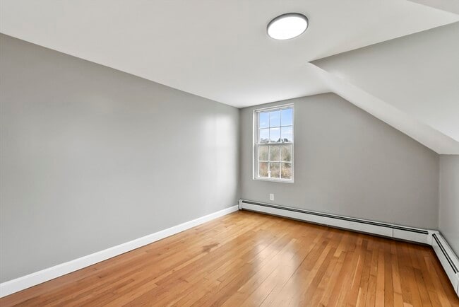 Building Photo - 515 Winthrop St