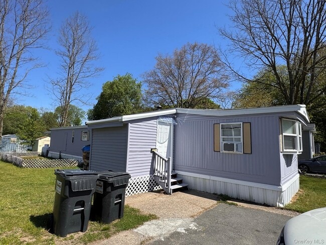 Building Photo - 23 Daisy Dr