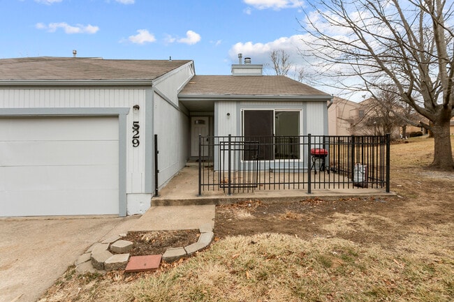 Building Photo - 529 NW Valleybrook Rd