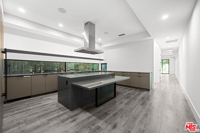 Building Photo - 1613 S Wooster St