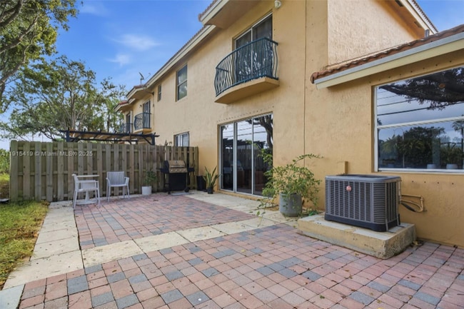 Foto del edificio - 16061 NW 24th St