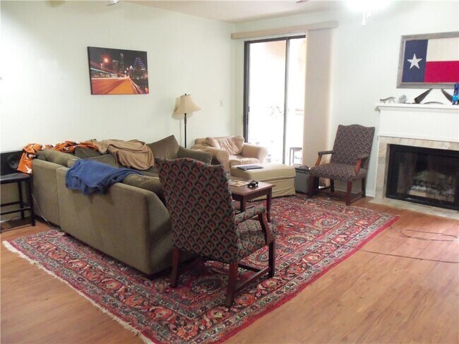 Foto del edificio - 611 E 45th St