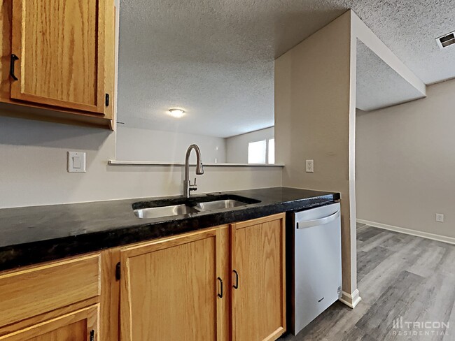 Building Photo - 2255 Westmere Dr