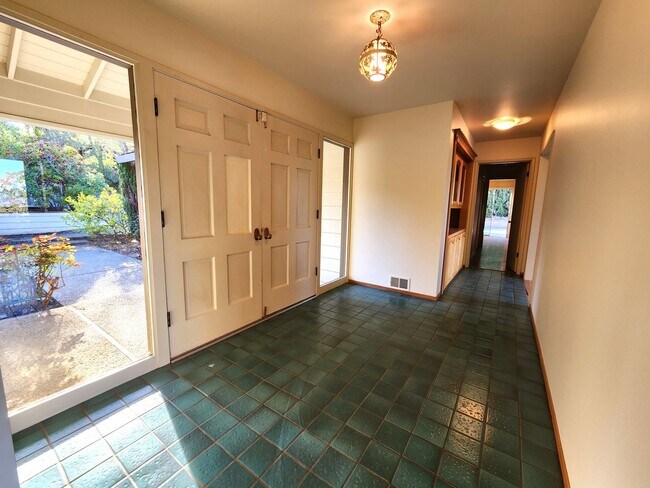 Building Photo - Spacious Atherton Home with Pool & Stunning Views