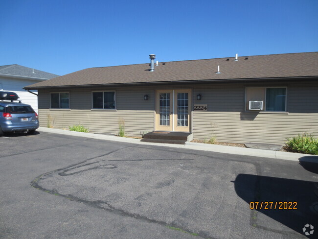 Building Photo - 2224 W Foothills Dr