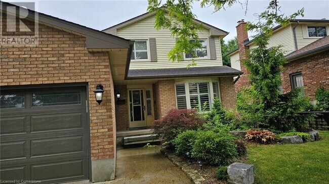 Photo du bâtiment - 15 Birchlawn Ave
