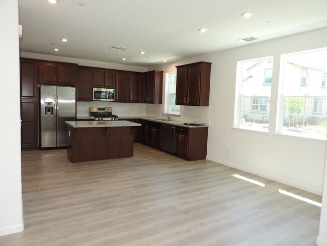 Foto del edificio - Beautiful Home in Roseville