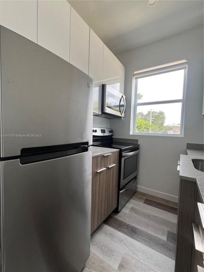 Building Photo - 1814 SW 22nd Ave