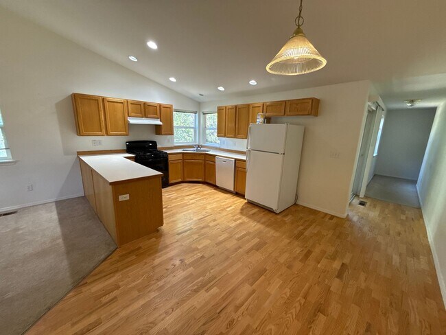 Building Photo - Bring the Dog, SW Old Mill Area 3 Bdrm, 2 ...